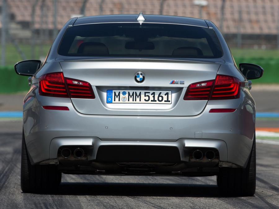  BMW M5 Competition Package 2013 года  (фото 14 из 16)
